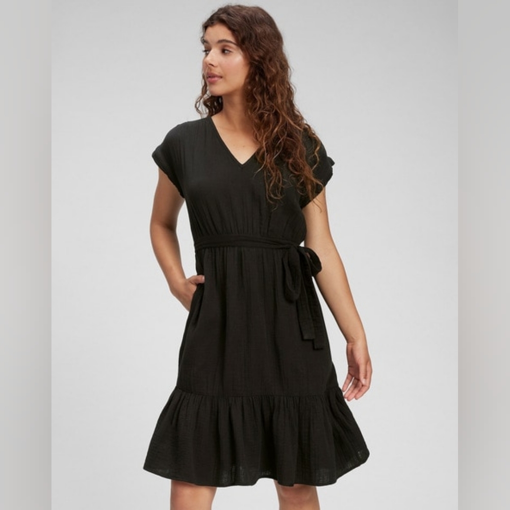 Black short-sleeved Short GAP Dress